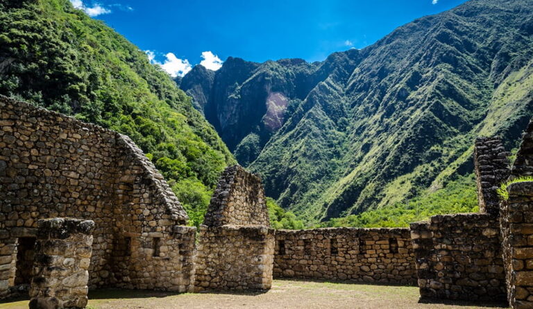 Short inca trail - inca remains